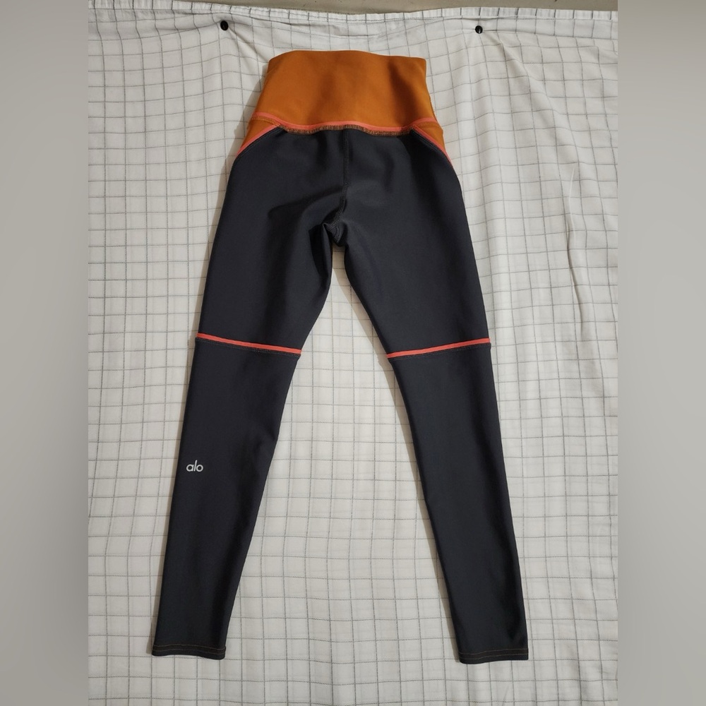 Alo Women's Leggings - Picture 3 of 4